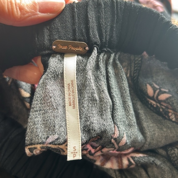 Free People Pretty and Free Open Back Romper Floral Black Pink Sz S - Picture 9 of 11